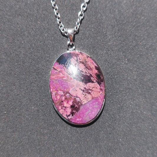 Sugilith / Sugilite inkl. 925 Silber Fassung lila Edelstein Kette Natur Heilstein Energie Rarität Mann Frau Er Sie Geschenk Edel hohwertig - Art of Nature Berlin