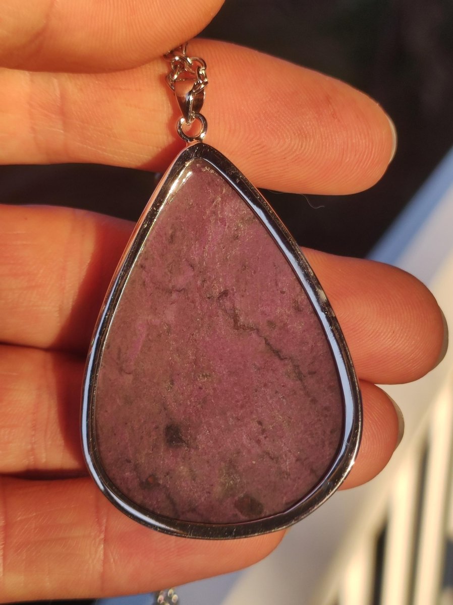 Sugilith / Sugilite inkl. 925 Silber Fassung lila Edelstein Kette Natur Heilstein Energie Rarität Mann Frau Er Sie Geschenk Edel hohwertig - Art of Nature Berlin
