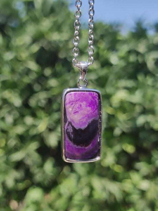 Sugilith / Sugilite inkl. 925 Silber Fassung lila Edelstein Kette Natur Heilstein Energie Rarität Mann Frau Er Sie Geschenk Edel hohwertig - Art of Nature Berlin