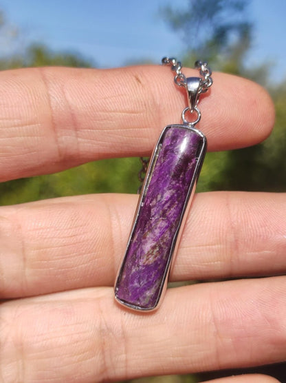 Sugilith / Sugilite inkl. 925 Silber Fassung lila Edelstein Kette Natur Heilstein Energie Rarität Mann Frau Er Sie Geschenk Edel hohwertig - Art of Nature Berlin