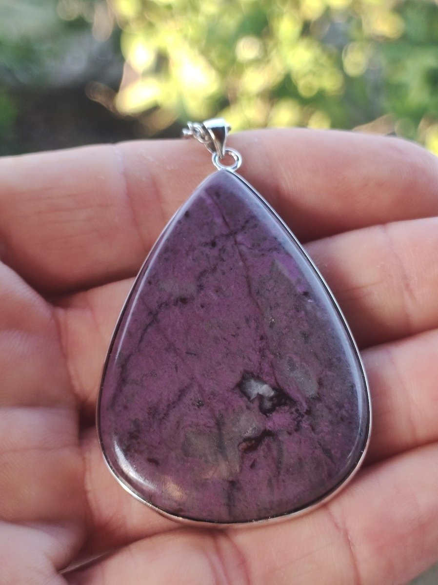 Sugilith / Sugilite inkl. 925 Silber Fassung lila Edelstein Kette Natur Heilstein Energie Rarität Mann Frau Er Sie Geschenk Edel hohwertig - Art of Nature Berlin