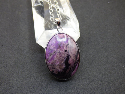 Sugilith / Sugilite inkl. 925 Silber Fassung lila Edelstein Kette Natur Heilstein Energie Rarität Mann Frau Er Sie Geschenk Edel hohwertig - Art of Nature Berlin