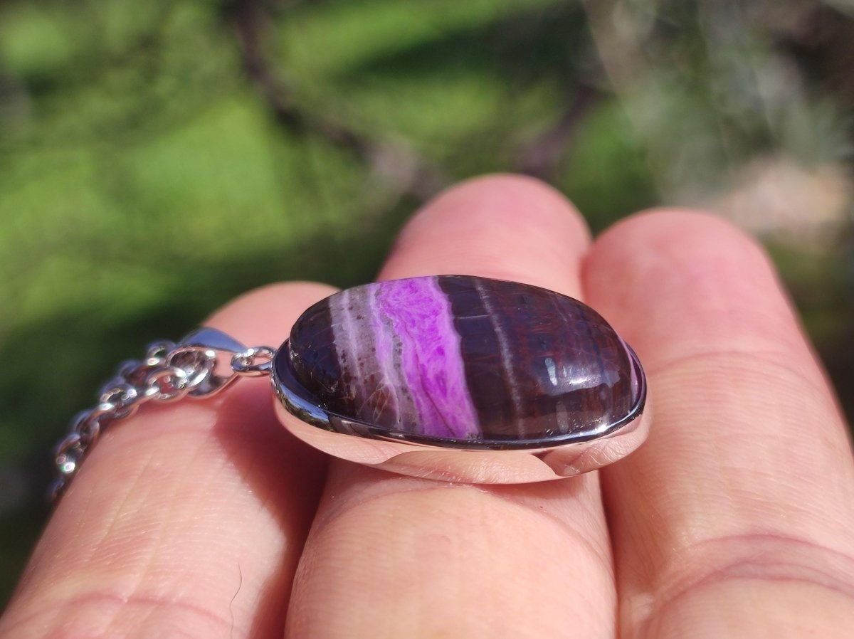 Sugilith / Sugilite inkl. 925 Silber Fassung lila Edelstein Kette Natur Heilstein Energie Rarität Mann Frau Er Sie Geschenk Edel hohwertig - Art of Nature Berlin