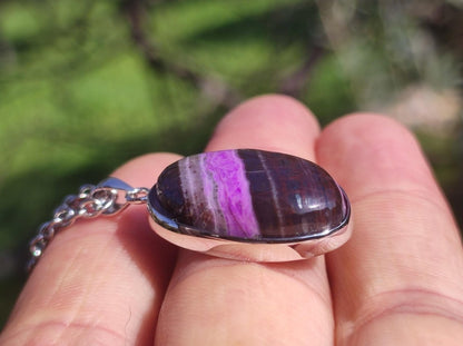 Sugilith / Sugilite inkl. 925 Silber Fassung lila Edelstein Kette Natur Heilstein Energie Rarität Mann Frau Er Sie Geschenk Edel hohwertig - Art of Nature Berlin