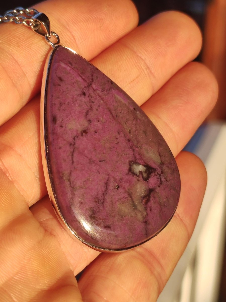 Sugilith / Sugilite inkl. 925 Silber Fassung lila Edelstein Kette Natur Heilstein Energie Rarität Mann Frau Er Sie Geschenk Edel hohwertig - Art of Nature Berlin