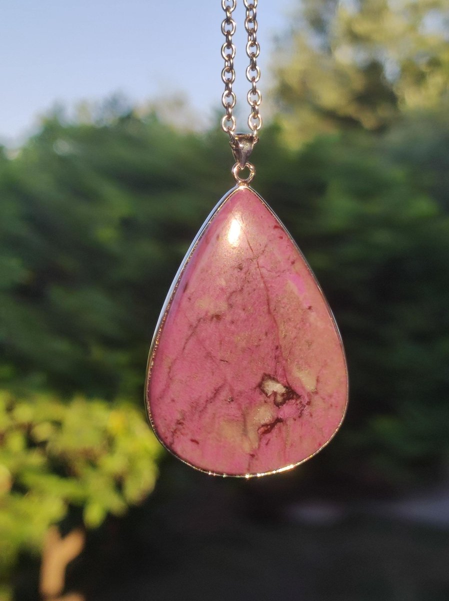 Sugilith / Sugilite inkl. 925 Silber Fassung lila Edelstein Kette Natur Heilstein Energie Rarität Mann Frau Er Sie Geschenk Edel hohwertig - Art of Nature Berlin