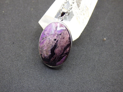 Sugilith / Sugilite inkl. 925 Silber Fassung lila Edelstein Kette Natur Heilstein Energie Rarität Mann Frau Er Sie Geschenk Edel hohwertig - Art of Nature Berlin