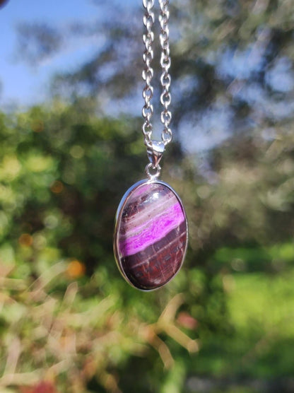 Sugilith / Sugilite inkl. 925 Silber Fassung lila Edelstein Kette Natur Heilstein Energie Rarität Mann Frau Er Sie Geschenk Edel hohwertig - Art of Nature Berlin