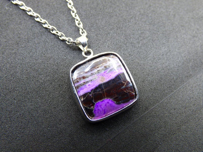 Sugilith / Sugilite inkl. 925 Silber Fassung lila Edelstein Kette Natur Heilstein Energie Rarität Mann Frau Er Sie Geschenk Edel hohwertig - Art of Nature Berlin