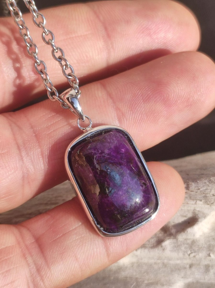 Sugilith / Sugilite inkl. 925 Silber Fassung lila Edelstein Kette Natur Heilstein Energie Rarität Mann Frau Er Sie Geschenk Edel hohwertig - Art of Nature Berlin