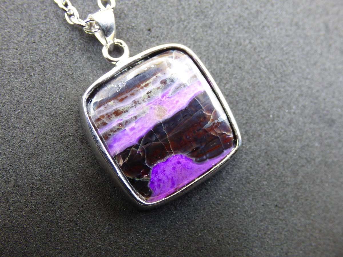 Sugilith / Sugilite inkl. 925 Silber Fassung lila Edelstein Kette Natur Heilstein Energie Rarität Mann Frau Er Sie Geschenk Edel hohwertig - Art of Nature Berlin
