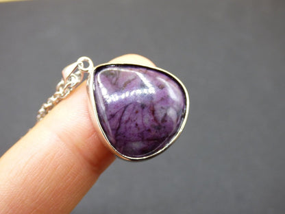 Sugilith / Sugilite inkl. 925 Silber Fassung lila Edelstein Kette Natur Heilstein Energie Rarität Mann Frau Er Sie Geschenk Edel hohwertig - Art of Nature Berlin