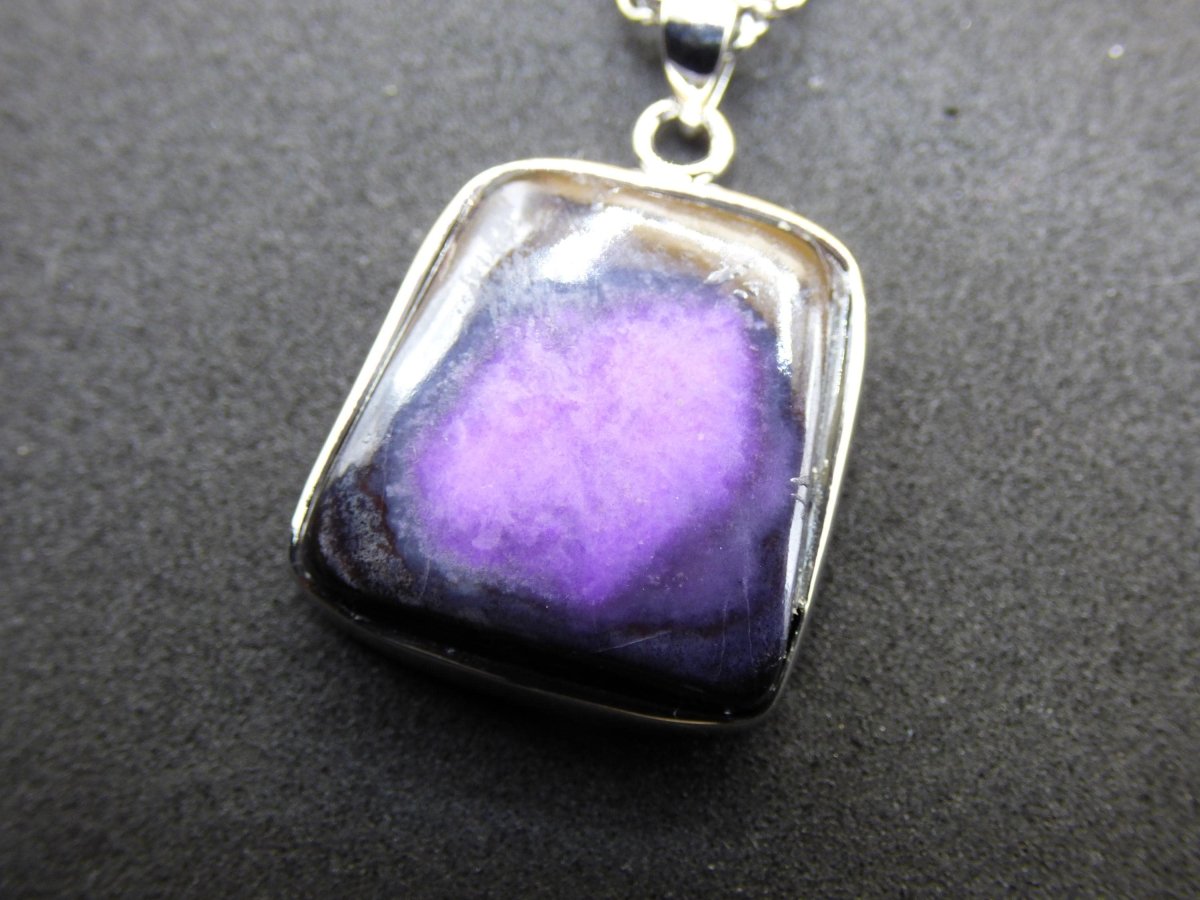 Sugilith / Sugilite inkl. 925 Silber Fassung lila Edelstein Kette Natur Heilstein Energie Rarität Mann Frau Er Sie Geschenk Edel hohwertig - Art of Nature Berlin