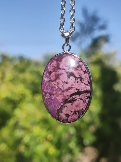 Sugilith / Sugilite inkl. 925 Silber Fassung lila Edelstein Kette Natur Heilstein Energie Rarität Mann Frau Er Sie Geschenk Edel hohwertig - Art of Nature Berlin