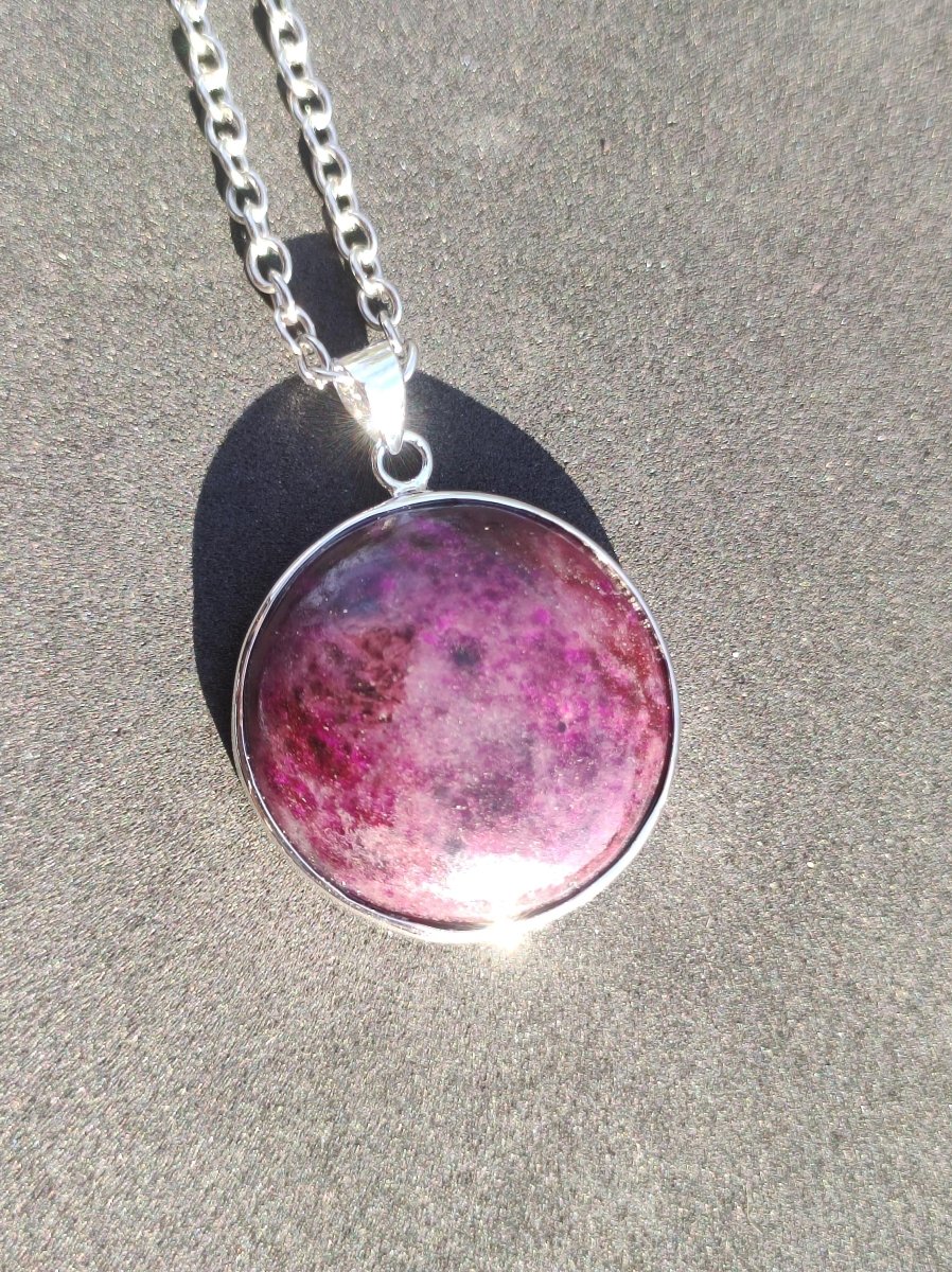 Sugilith / Sugilite inkl. 925 Silber Fassung lila Edelstein Kette Natur Heilstein Energie Rarität Mann Frau Er Sie Geschenk Edel hohwertig - Art of Nature Berlin