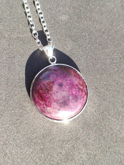 Sugilith / Sugilite inkl. 925 Silber Fassung lila Edelstein Kette Natur Heilstein Energie Rarität Mann Frau Er Sie Geschenk Edel hohwertig - Art of Nature Berlin