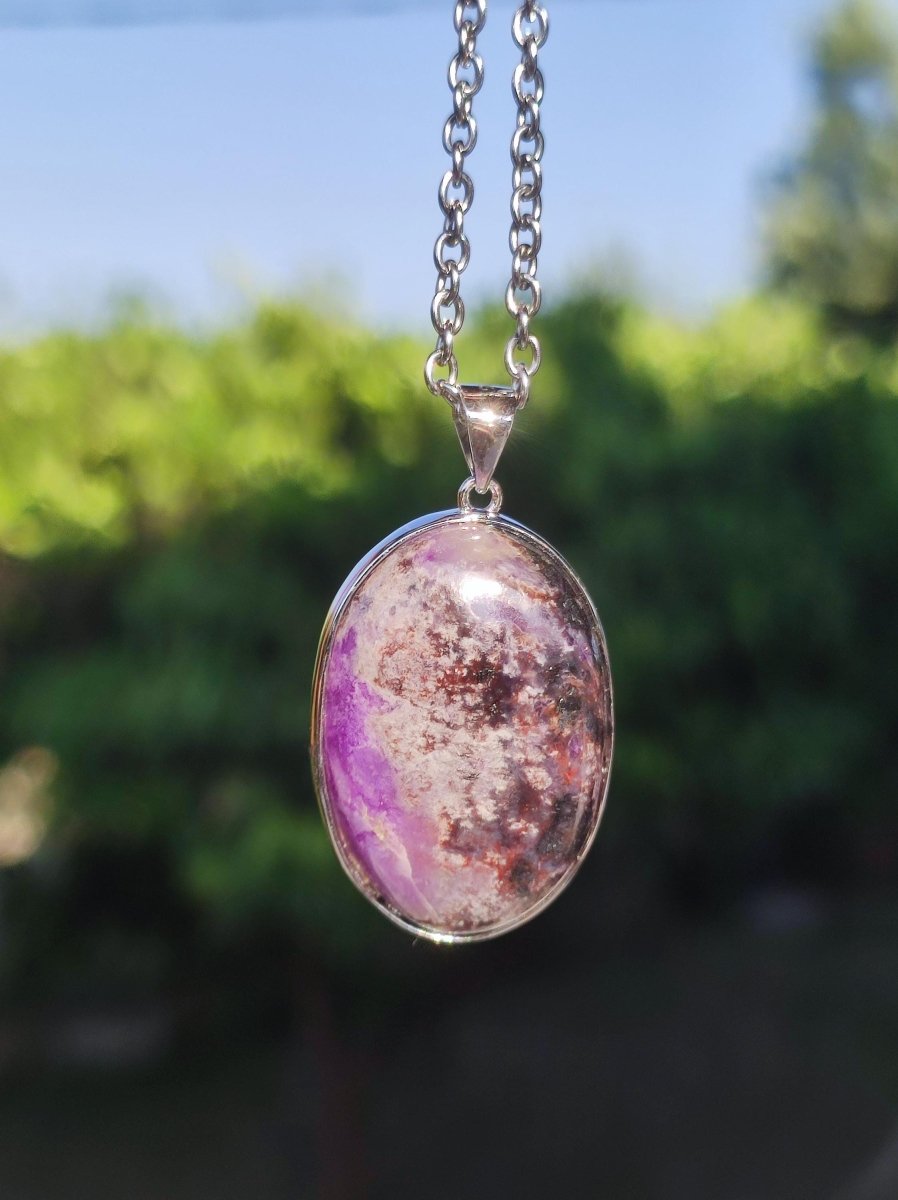 Sugilith / Sugilite inkl. 925 Silber Fassung lila Edelstein Kette Natur Heilstein Energie Rarität Mann Frau Er Sie Geschenk Edel hohwertig - Art of Nature Berlin