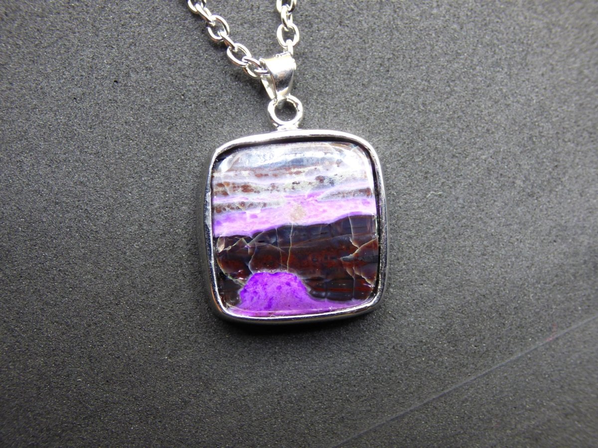 Sugilith / Sugilite inkl. 925 Silber Fassung lila Edelstein Kette Natur Heilstein Energie Rarität Mann Frau Er Sie Geschenk Edel hohwertig - Art of Nature Berlin