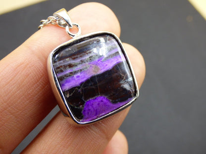 Sugilith / Sugilite inkl. 925 Silber Fassung lila Edelstein Kette Natur Heilstein Energie Rarität Mann Frau Er Sie Geschenk Edel hohwertig - Art of Nature Berlin