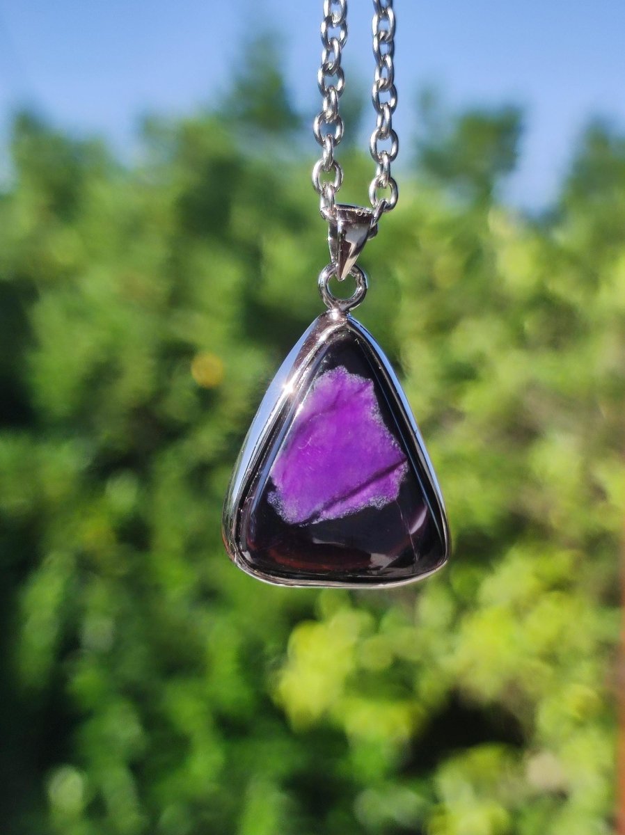 Sugilith / Sugilite inkl. 925 Silber Fassung lila Edelstein Kette Natur Heilstein Energie Rarität Mann Frau Er Sie Geschenk Edel hohwertig - Art of Nature Berlin