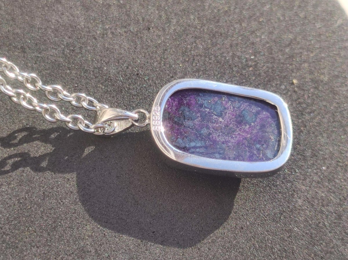 Sugilith / Sugilite inkl. 925 Silber Fassung lila Edelstein Kette Natur Heilstein Energie Rarität Mann Frau Er Sie Geschenk Edel hohwertig - Art of Nature Berlin