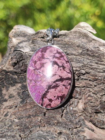 Sugilith / Sugilite inkl. 925 Silber Fassung lila Edelstein Kette Natur Heilstein Energie Rarität Mann Frau Er Sie Geschenk Edel hohwertig - Art of Nature Berlin