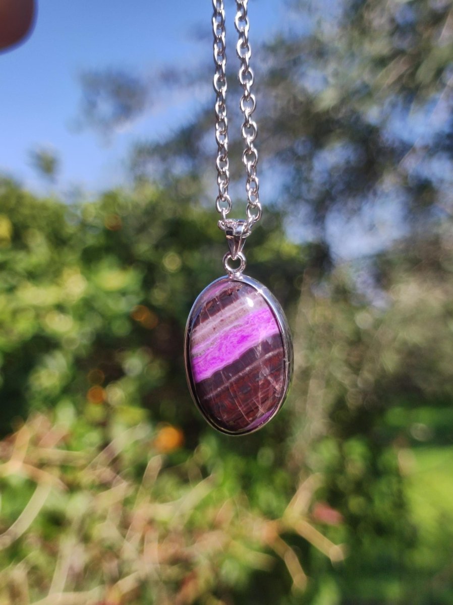 Sugilith / Sugilite inkl. 925 Silber Fassung lila Edelstein Kette Natur Heilstein Energie Rarität Mann Frau Er Sie Geschenk Edel hohwertig - Art of Nature Berlin