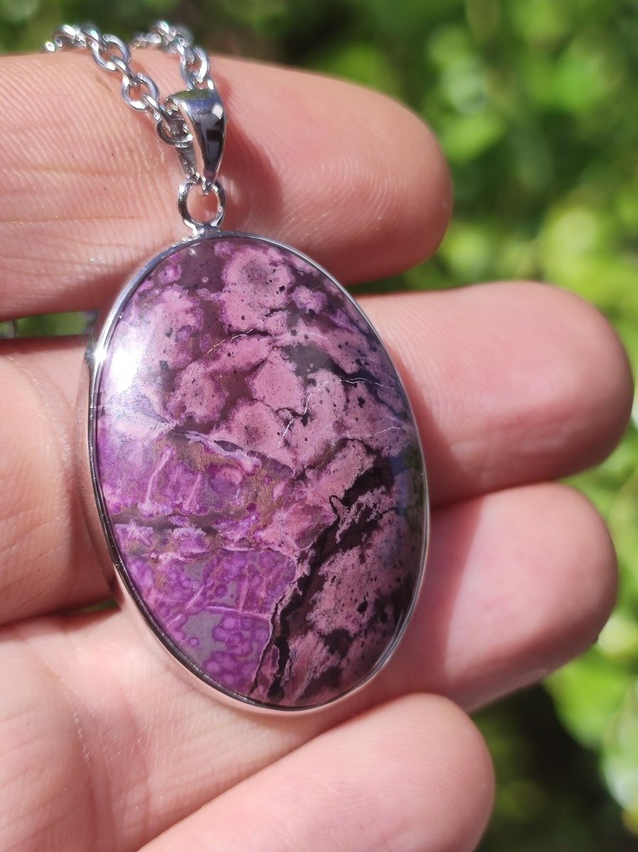Sugilith / Sugilite inkl. 925 Silber Fassung lila Edelstein Kette Natur Heilstein Energie Rarität Mann Frau Er Sie Geschenk Edel hohwertig - Art of Nature Berlin