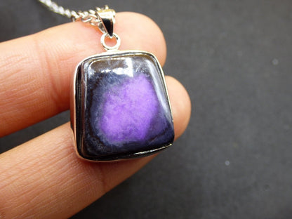 Sugilith / Sugilite inkl. 925 Silber Fassung lila Edelstein Kette Natur Heilstein Energie Rarität Mann Frau Er Sie Geschenk Edel hohwertig - Art of Nature Berlin