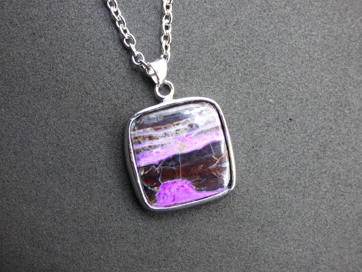 Sugilith / Sugilite inkl. 925 Silber Fassung lila Edelstein Kette Natur Heilstein Energie Rarität Mann Frau Er Sie Geschenk Edel hohwertig - Art of Nature Berlin