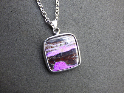 Sugilith / Sugilite inkl. 925 Silber Fassung lila Edelstein Kette Natur Heilstein Energie Rarität Mann Frau Er Sie Geschenk Edel hohwertig - Art of Nature Berlin