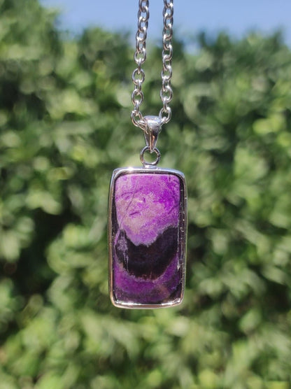 Sugilith / Sugilite inkl. 925 Silber Fassung lila Edelstein Kette Natur Heilstein Energie Rarität Mann Frau Er Sie Geschenk Edel hohwertig - Art of Nature Berlin