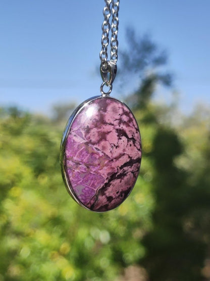 Sugilith / Sugilite inkl. 925 Silber Fassung lila Edelstein Kette Natur Heilstein Energie Rarität Mann Frau Er Sie Geschenk Edel hohwertig - Art of Nature Berlin