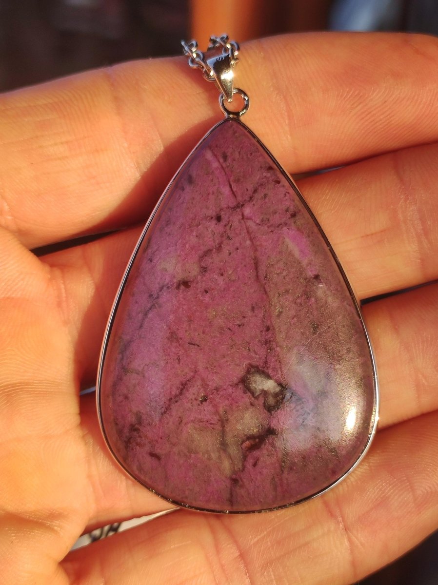 Sugilith / Sugilite inkl. 925 Silber Fassung lila Edelstein Kette Natur Heilstein Energie Rarität Mann Frau Er Sie Geschenk Edel hohwertig - Art of Nature Berlin