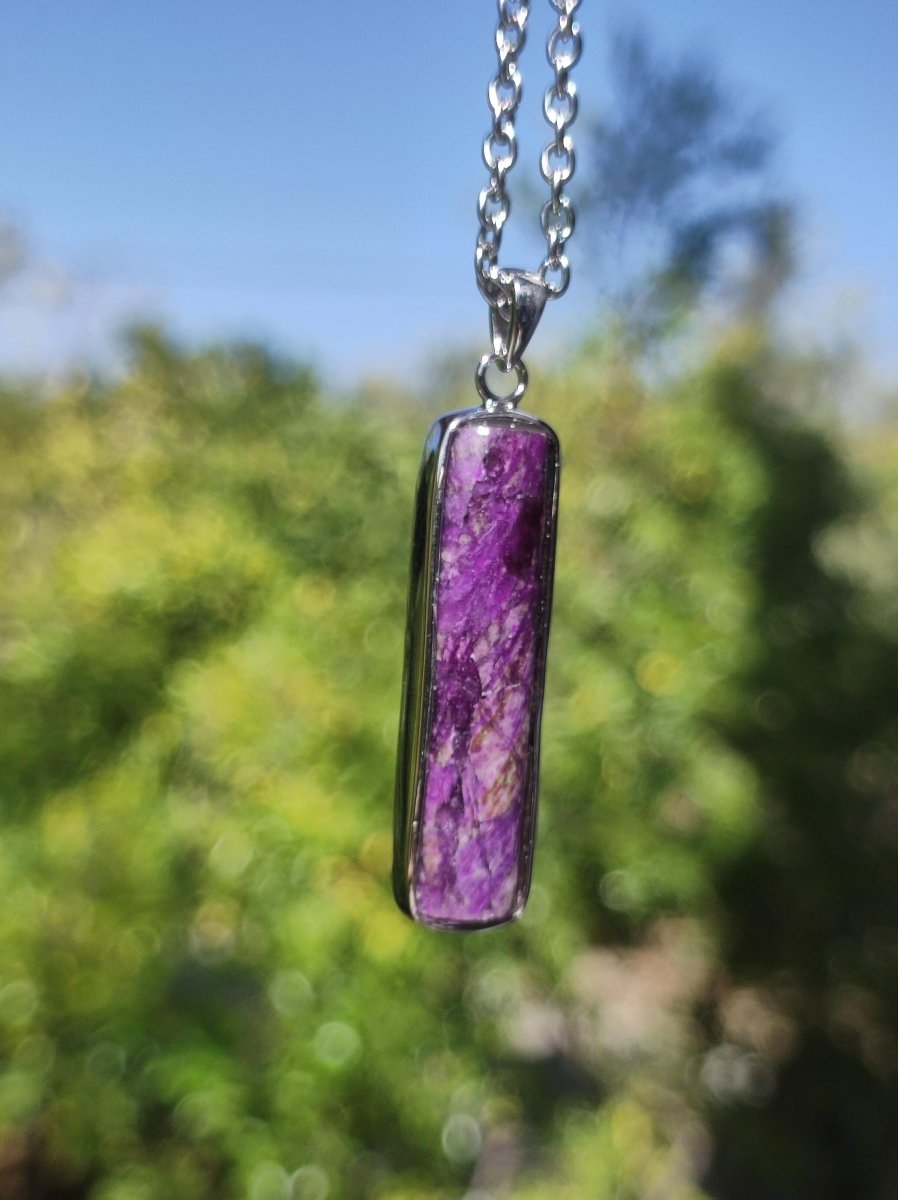 Sugilith / Sugilite inkl. 925 Silber Fassung lila Edelstein Kette Natur Heilstein Energie Rarität Mann Frau Er Sie Geschenk Edel hohwertig - Art of Nature Berlin