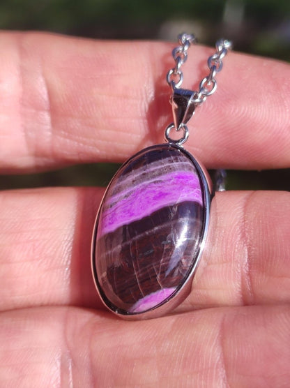 Sugilith / Sugilite inkl. 925 Silber Fassung lila Edelstein Kette Natur Heilstein Energie Rarität Mann Frau Er Sie Geschenk Edel hohwertig - Art of Nature Berlin