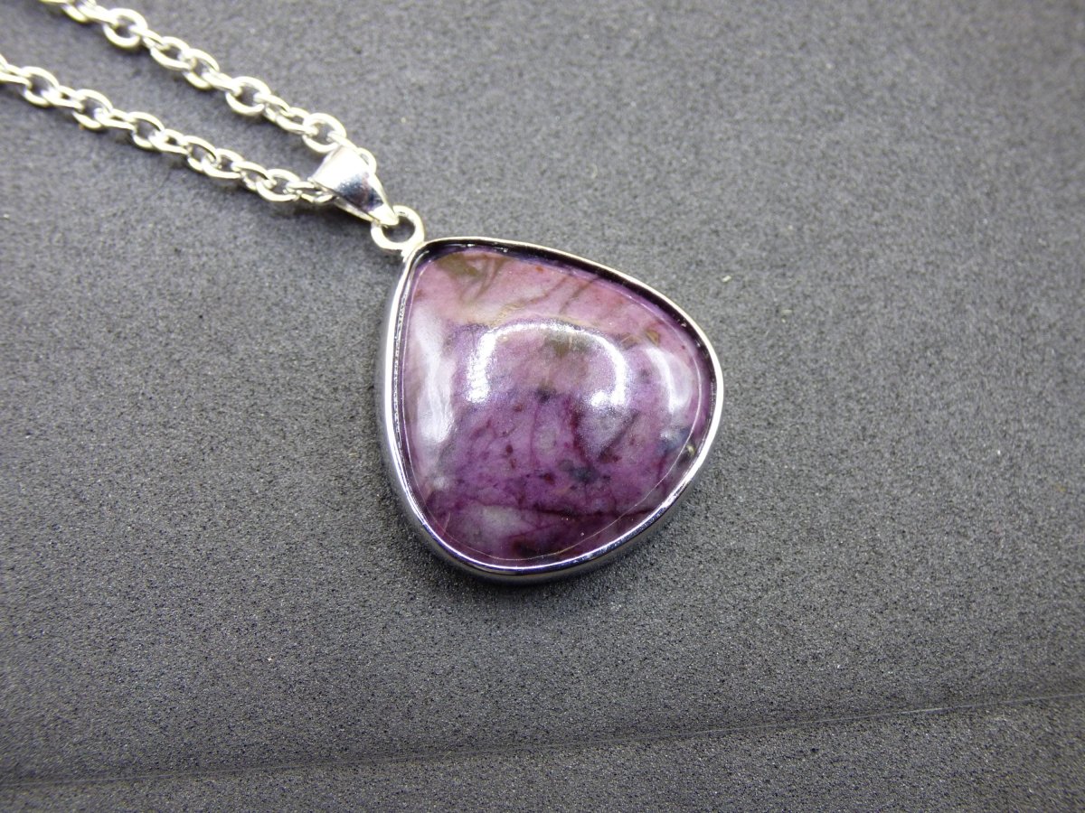 Sugilith / Sugilite inkl. 925 Silber Fassung lila Edelstein Kette Natur Heilstein Energie Rarität Mann Frau Er Sie Geschenk Edel hohwertig - Art of Nature Berlin