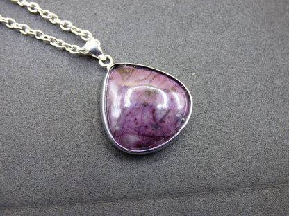 Sugilith / Sugilite inkl. 925 Silber Fassung lila Edelstein Kette Natur Heilstein Energie Rarität Mann Frau Er Sie Geschenk Edel hohwertig - Art of Nature Berlin