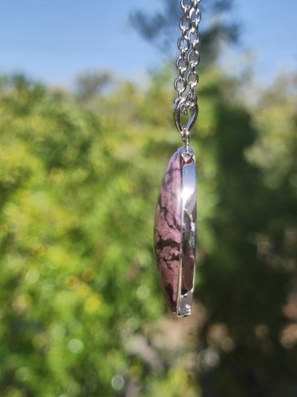 Sugilith / Sugilite inkl. 925 Silber Fassung lila Edelstein Kette Natur Heilstein Energie Rarität Mann Frau Er Sie Geschenk Edel hohwertig - Art of Nature Berlin