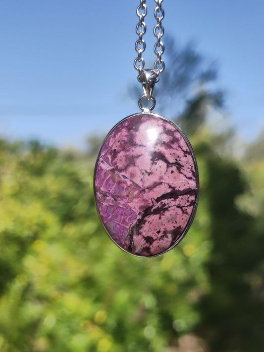 Sugilith / Sugilite inkl. 925 Silber Fassung lila Edelstein Kette Natur Heilstein Energie Rarität Mann Frau Er Sie Geschenk Edel hohwertig - Art of Nature Berlin