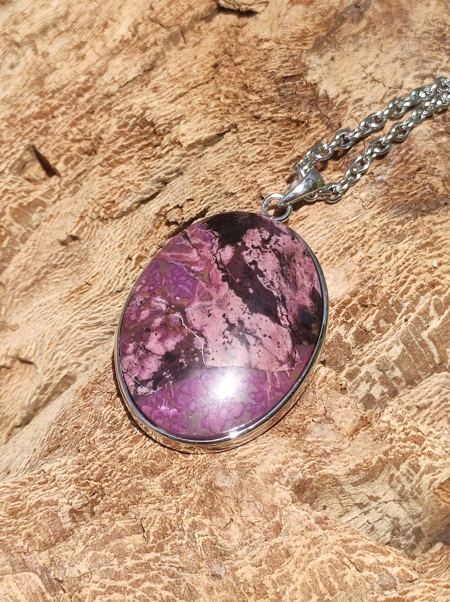 Sugilith / Sugilite inkl. 925 Silber Fassung lila Edelstein Kette Natur Heilstein Energie Rarität Mann Frau Er Sie Geschenk Edel hohwertig - Art of Nature Berlin