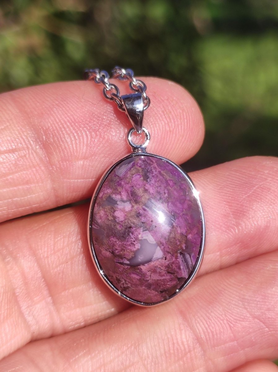 Sugilith / Sugilite inkl. 925 Silber Fassung lila Edelstein Kette Natur Heilstein Energie Rarität Mann Frau Er Sie Geschenk Edel hohwertig - Art of Nature Berlin