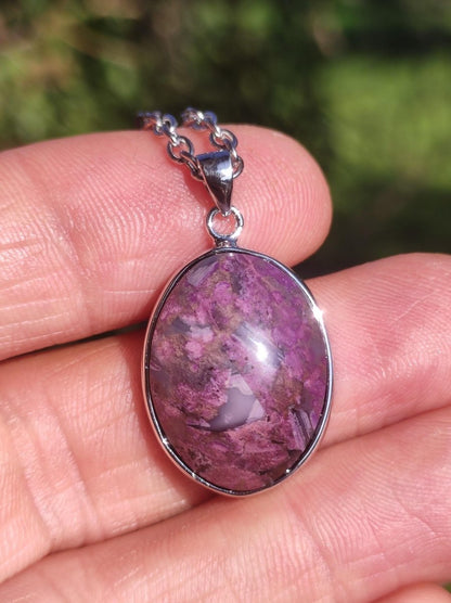 Sugilith / Sugilite inkl. 925 Silber Fassung lila Edelstein Kette Natur Heilstein Energie Rarität Mann Frau Er Sie Geschenk Edel hohwertig - Art of Nature Berlin