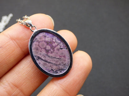 Sugilith / Sugilite inkl. 925 Silber Fassung lila Edelstein Kette Natur Heilstein Energie Rarität Mann Frau Er Sie Geschenk Edel hohwertig - Art of Nature Berlin
