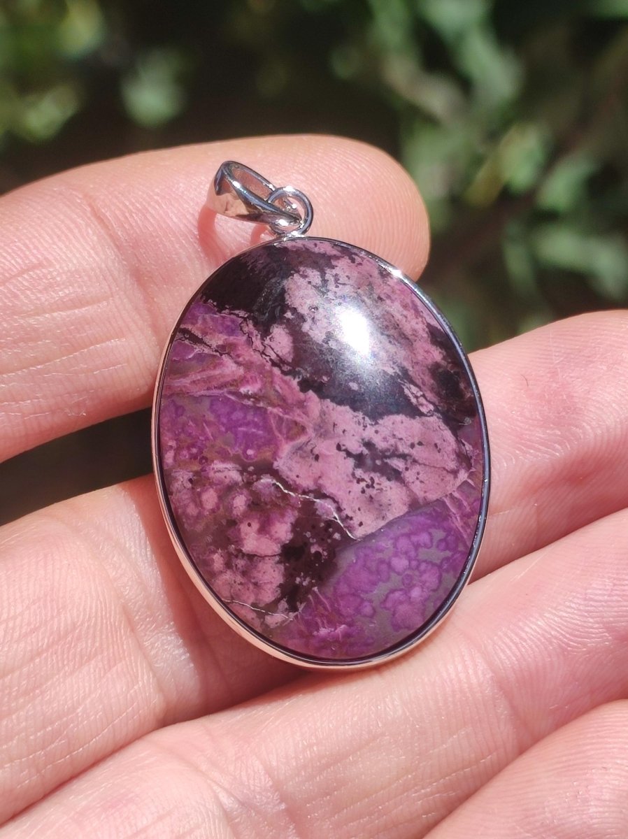 Sugilith / Sugilite inkl. 925 Silber Fassung lila Edelstein Kette Natur Heilstein Energie Rarität Mann Frau Er Sie Geschenk Edel hohwertig - Art of Nature Berlin