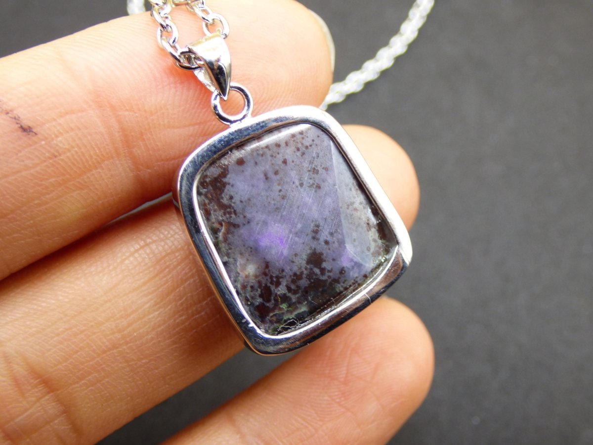Sugilith / Sugilite inkl. 925 Silber Fassung lila Edelstein Kette Natur Heilstein Energie Rarität Mann Frau Er Sie Geschenk Edel hohwertig - Art of Nature Berlin