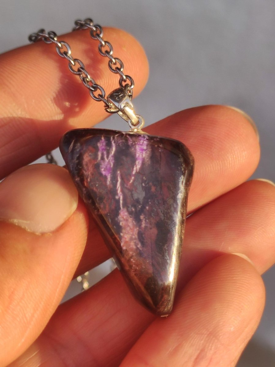 Sugilith / Sugilite inkl. 925 Silberöse lila Edelstein Kette HIPPIE Ethno Natur Heilstein Rarität Selten Flash Wow Sammler Investition Edel - Art of Nature Berlin