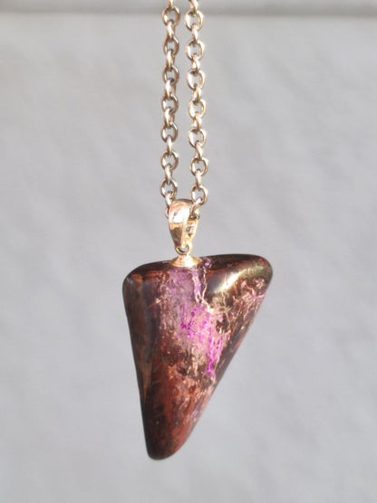 Sugilith / Sugilite inkl. 925 Silberöse lila Edelstein Kette HIPPIE Ethno Natur Heilstein Rarität Selten Flash Wow Sammler Investition Edel - Art of Nature Berlin