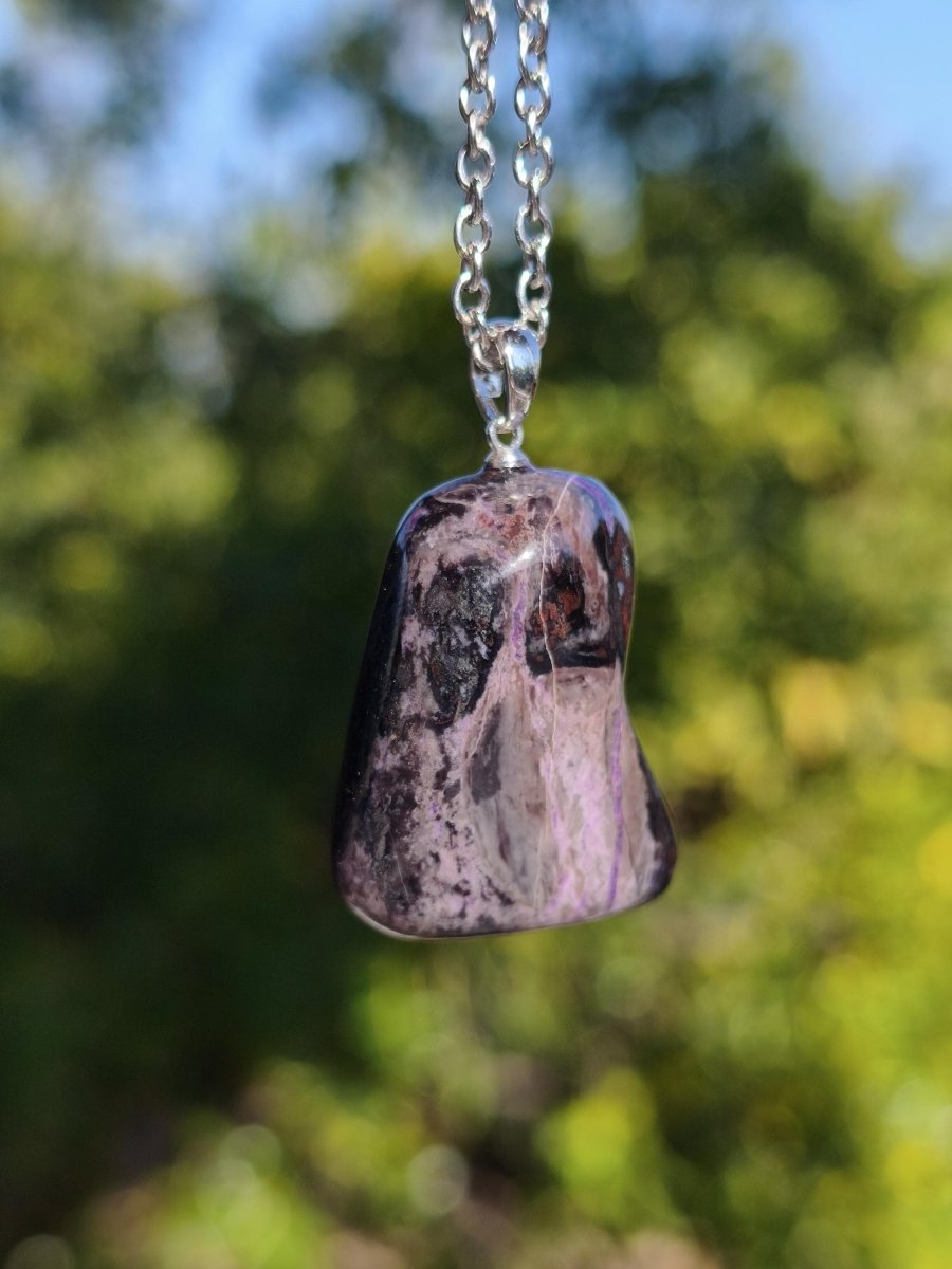 Sugilith / Sugilite Kette inkl. 925 Silberöse lila Edelstein Unikat Ethno Natur Heilstein Rarität Selten Flash Wow Sammler Investition Edel - Art of Nature Berlin