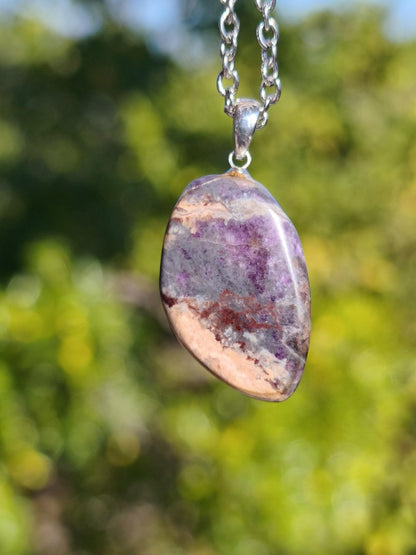 Sugilith / Sugilite Kette inkl. 925 Silberöse lila Edelstein Unikat Ethno Natur Heilstein Rarität Selten Flash Wow Sammler Investition Edel - Art of Nature Berlin